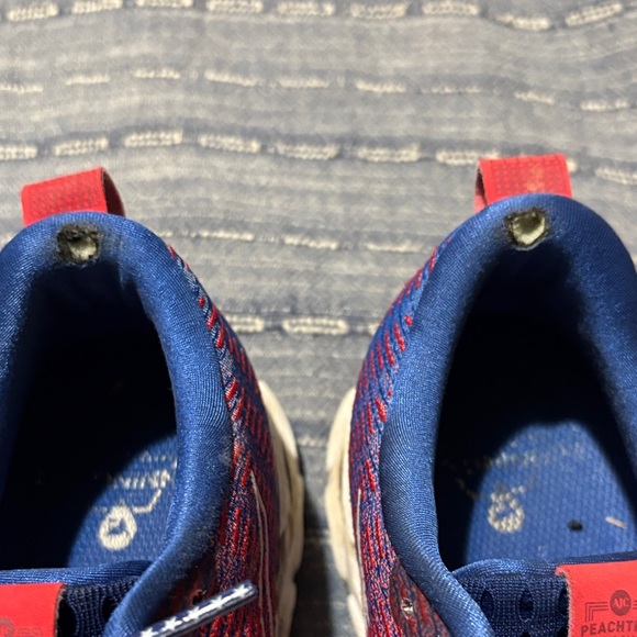 Women’s Mizuno Red and Blue Athletic Shoes - Picture 3 of 5